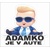 Chlapec v aute s menom